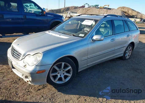 2005 Mercedes-Benz C 240 Luxury 4Matic z USA, uszkodzony, nr VIN WDBRH81J55F657661